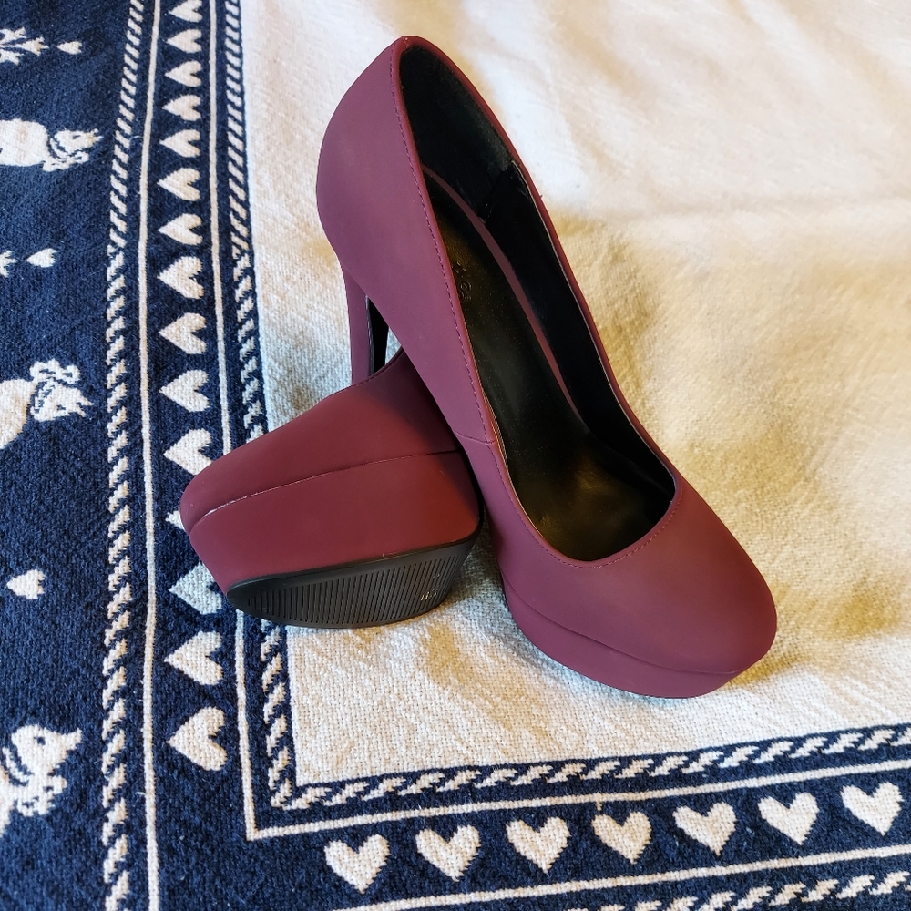 Plum pumps